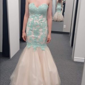 GIGI Prom dress